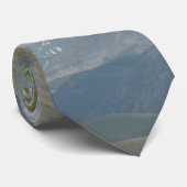 Bergszene mit Traktor Necktie Krawatte (Gerollt)