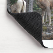 Bergziegen mit Weihnachtsmannmützen Mousepad (Ecke)