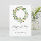 Beries and Greenery Wreath Holiday Card Einladung (Stehend Vorderseite)