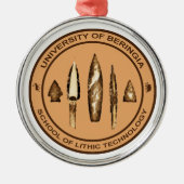 Beringia School of Lithic Technology Ornament Aus Metall (Vorne)