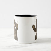 Berkeley Springs West Virginia Peace Bear Zweifarbige Tasse (Mittel)