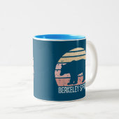 Berkeley Springs West Virginia Retro Bear Zweifarbige Tasse (VorderseiteRechts)