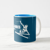 Berkshires Massachusetts Skier Zweifarbige Tasse (VorderseiteRechts)