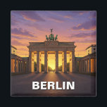 Berlin Deutschland Brandenburg Tor Sonnenuntergang Magnet<br><div class="desc">Das Brandenburger Tor in Berlin ist eine der bedeutendsten Sehenswürdigkeiten Deutschlands und symbolisiert sowohl die turbulente Geschichte des Landes als auch seine Wiedervereinigung. Im späten 18. Jahrhundert unter König Friedrich Wilhelm II. von Preußen erbaut, wurde das neoklassizistische Denkmal durch die Propylae der Akropolis in Athen inspiriert. Das Tor, gekrönt von...</div>