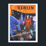 Berlin, Frau vor einem Hotel, Vintag, Reise Postkarte<br><div class="desc">Perfektes Bild für Ihr neues Druckdesign. Es könnte ein schönes Geschenk oder "letzte Touch" für die Dekoration von Zuhause sein.</div>