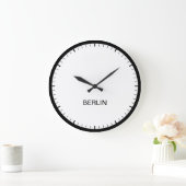 Berlin Germany Time Zone Newsroom Style Uhr (Zuhause)