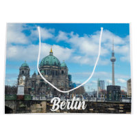 Berliner Kathedrale und Fernsehturm in Berlin
