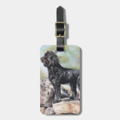 Bernadodaler Hund stehend auf Felsen Gepäckanhänger (Vorderseite vertikal)