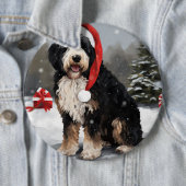 Bernedoodle Dog in Schnee Weihnachten Button (Beispiel)