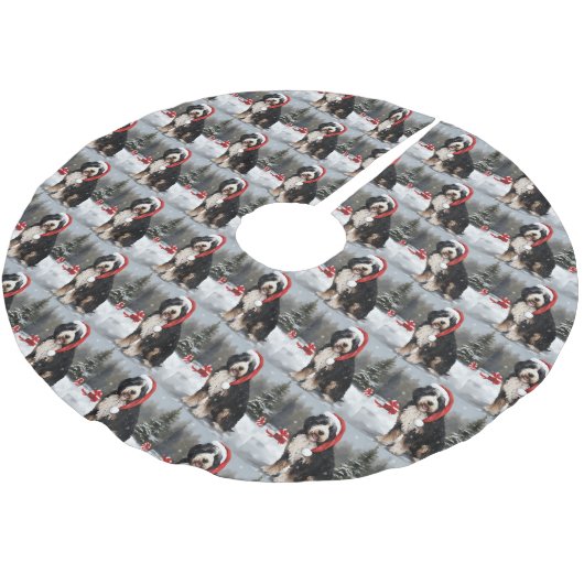 Bernedoodle Dog in Schnee Weihnachten Polyester Weihnachtsbaumdecke (Schrägansicht)