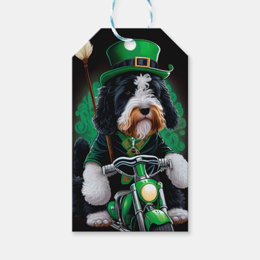 Bernedoodle Hund Fahrrad St. Patrick's Day Geschenkanhänger (Vorderseite)