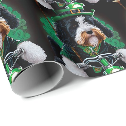 Bernedoodle Hund Fahrrad St. Patrick's Day Geschenkpapier (Rolleneckpunkt)