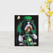 Bernedoodle Hund Fahrrad St. Patrick's Day Karte (Gelbe Blume)