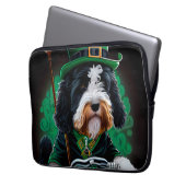 Bernedoodle Hund Fahrrad St. Patrick's Day Laptopschutzhülle (Vorderseite Links)