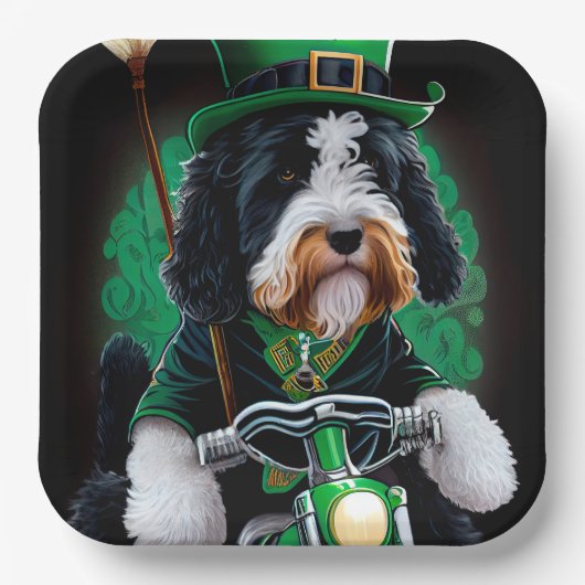 Bernedoodle Hund Fahrrad St. Patrick's Day Pappteller (Vorderseite)