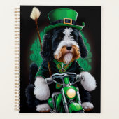 Bernedoodle Hund Fahrrad St. Patrick's Day Planer (Vorderseite)