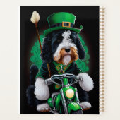 Bernedoodle Hund Fahrrad St. Patrick's Day Planer (Rückseite)