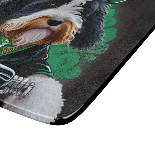 Bernedoodle Hund Fahrrad St. Patrick's Day Schneidebrett (Ecke)