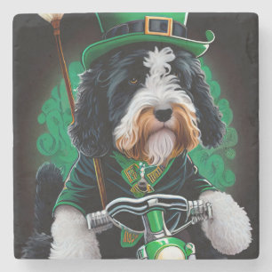 Bernedoodle Hund Fahrrad St. Patrick's Day Steinuntersetzer