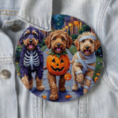 Bernedoodle Hunde Trick-or-Treating in Halloween C Button (Beispiel)