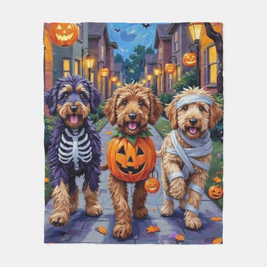Bernedoodle Hunde Trick-or-Treating in Halloween C Fleecedecke (Vorderseite)