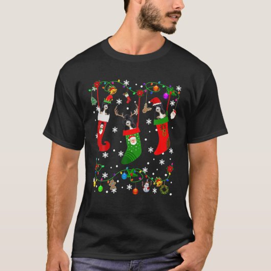 Bernedoodle in den Weihnachtssocken Rentier Santa T-Shirt (Vorderseite)