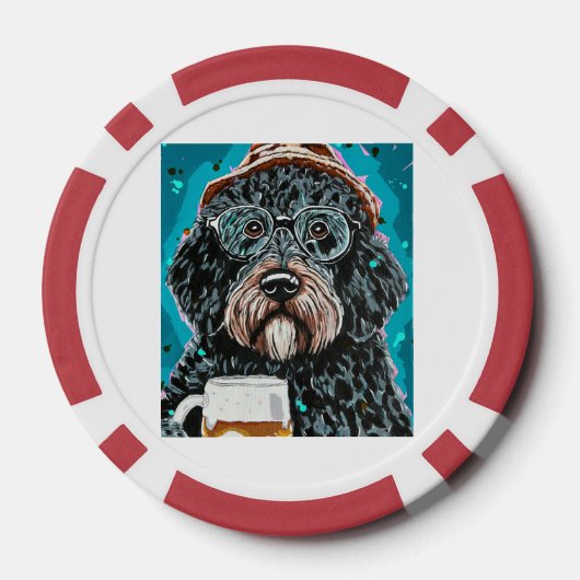 Bernedoodle mit einer Tasse Pokerchips (Rückseite)