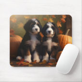 Bernedoodle Puppy Autumn Delight Pumpen Mousepad (Mit Mouse)