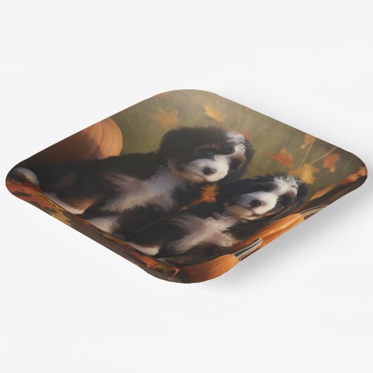 Bernedoodle Puppy Autumn Delight Pumpen Pappteller (Gewinkelt)