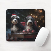 Bernedoodle Snowy Sleigh Weihnachtsdekor Mousepad (Mit Mouse)