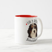 Bernedoodle-Tasse Zweifarbige Tasse (VorderseiteRechts)