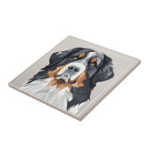 Berner Hund auf grauem Hintergrund Fliese (Seite)