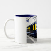 Berner Oberland Bahn in der Schweiz Zweifarbige Tasse (Links)