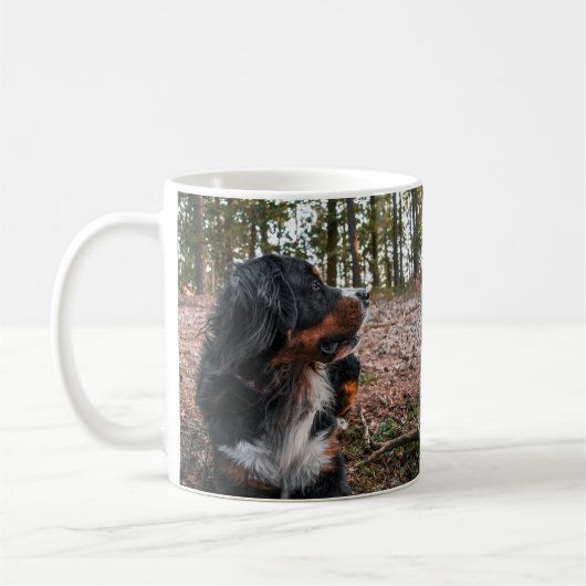Berner Sennenhund im Wald Kaffeetasse (Links)