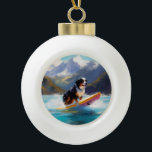Bernese Mountain Beach Surf Malerei Keramik Kugel-Ornament<br><div class="desc">Tauchen Sie ein in die spielerische Welt des Kaninchen-Abenteuers mit diesem faszinierenden Bild. Ein gepflegter Hund geht zu den Wellen und reitet geschickt auf einem sonnengeküssten Strand. Das lebendige Kunstwerk vereint wunderbar das Wesentliche der Erregung am Strand, während der Hund furchtlos auf den Wellen reitet und den Geist von Spaß...</div>