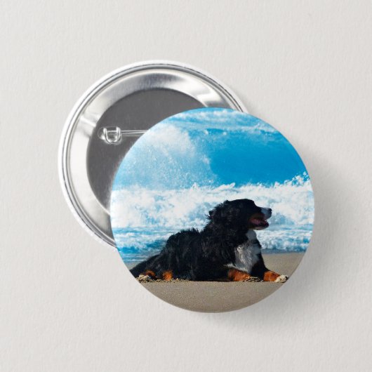 Bernese Mountain Dog am Strand Button (Vorne & Hinten)