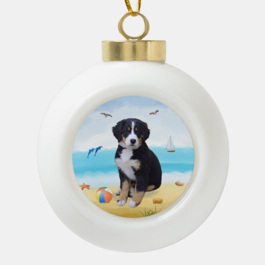 Bernese Mountain Dog am Strand Keramik Kugel-Ornament (Vorderseite)
