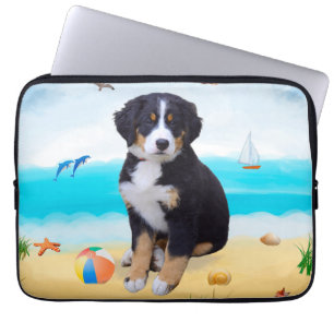 Bernese Mountain Dog am Strand Laptopschutzhülle