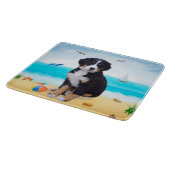 Bernese Mountain Dog am Strand Schneidebrett (Ecke)