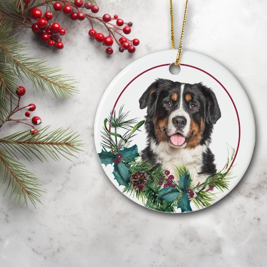 Bernese Mountain Dog Evergreen Berry Wreath Keramik Ornament