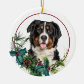 Bernese Mountain Dog Evergreen Berry Wreath Keramik Ornament (Vorne)