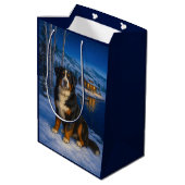 Bernese Mountain Dog Holiday  Mittlere Geschenktüte (Rückseite Schrägansicht)