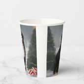 Bernese Mountain Dog im Schnee Weihnachten Pappbecher (Links)