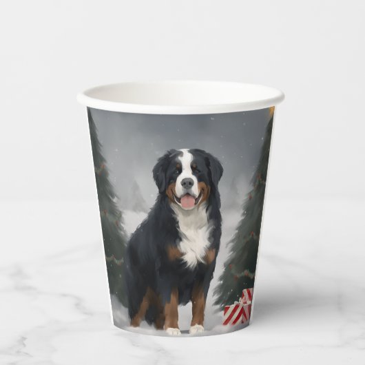 Bernese Mountain Dog im Schnee Weihnachten Pappbecher (Vorderseite)