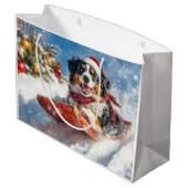 Bernese Mountain Dog in Sledge Weihnachten Große Geschenktüte (Rückseite Schrägansicht)
