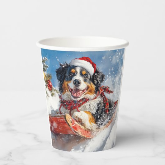 Bernese Mountain Dog in Sledge Weihnachten Pappbecher (Rückseite)