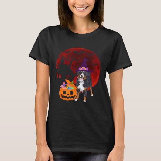 Bernese Mountain Dog with witch hat Candy Pumpkin T-Shirt (Vorderseite)