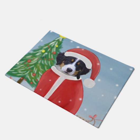 Bernese Mountain Hund im Schnee mit Weihnachtsgesc Fußmatte (Schrägansicht)