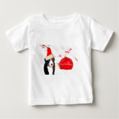 Bernese Mountain Hund mit rotem Weihnachtsschmuck Baby T-shirt (Vorderseite)