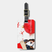 Bernese Mountain Hund mit rotem Weihnachtsschmuck Gepäckanhänger (Vorderseite vertikal)